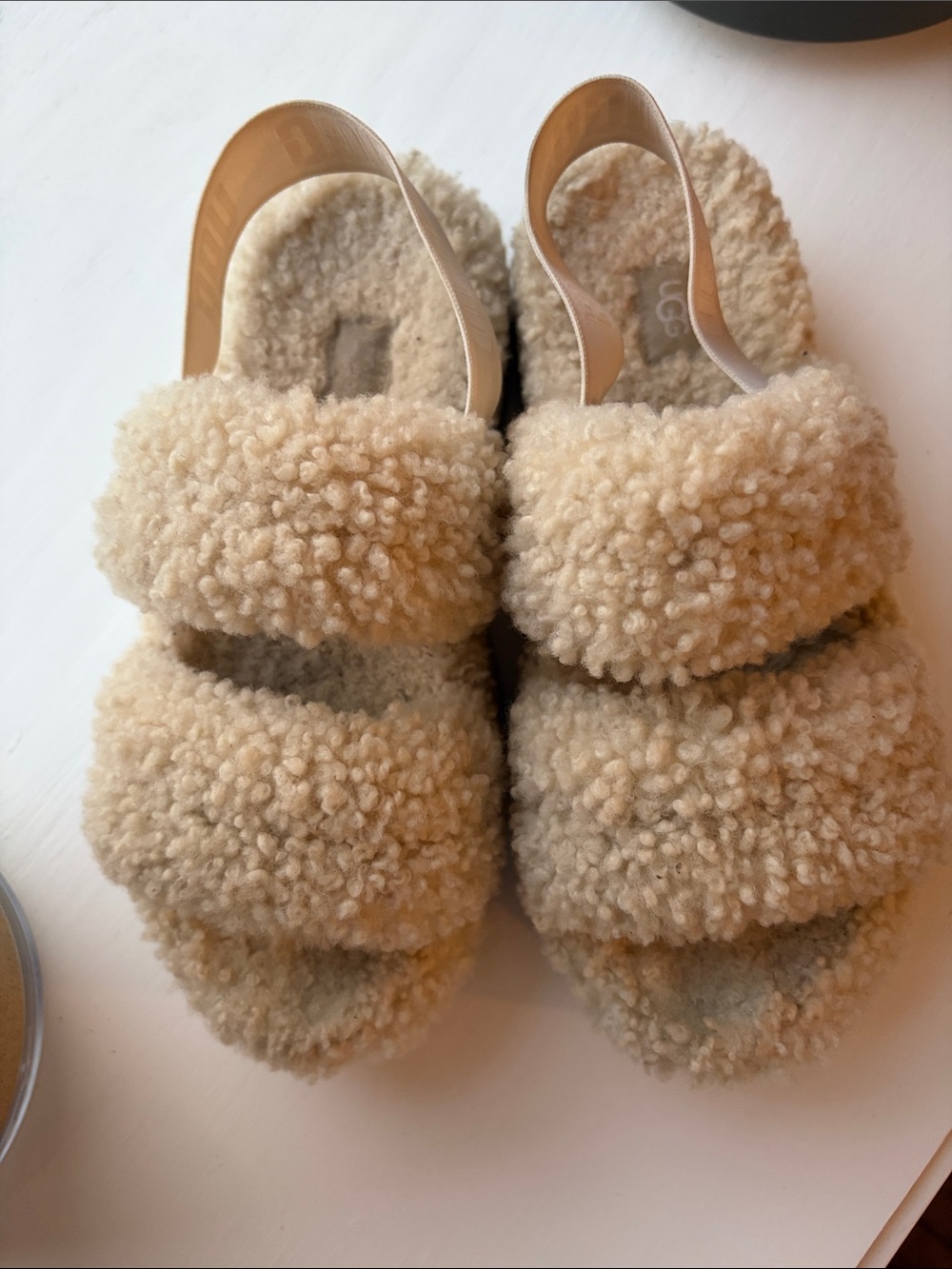 UGG Women's Oh Fluffita slippers size 8